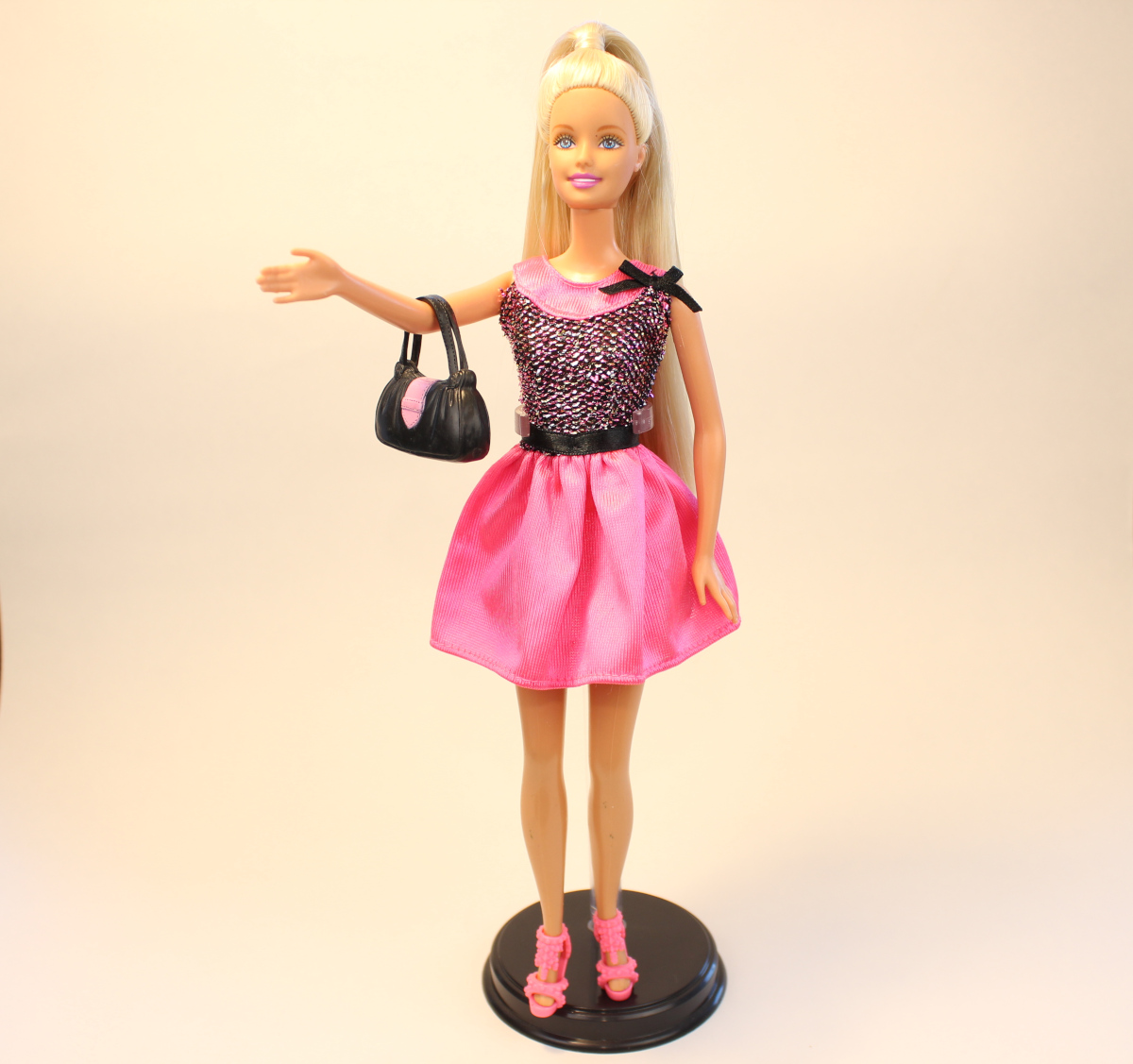 Shopping Queen Doll